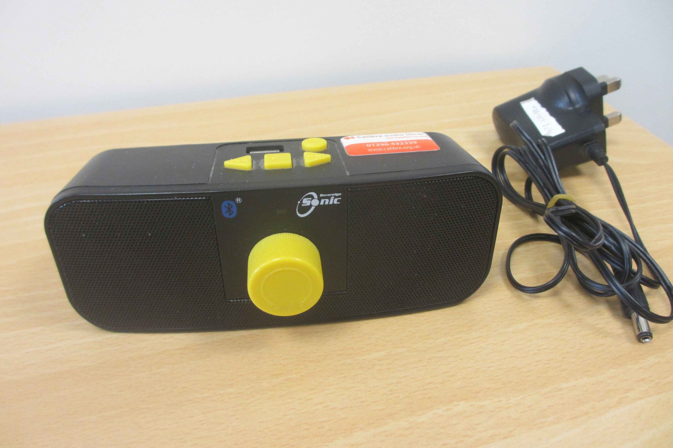 Sonic USB player with tactile controls